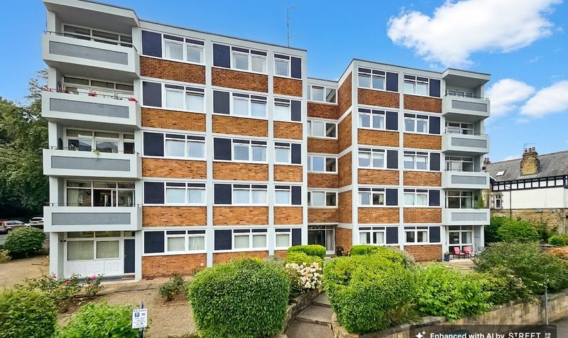 3 bedroom Flat For Sale