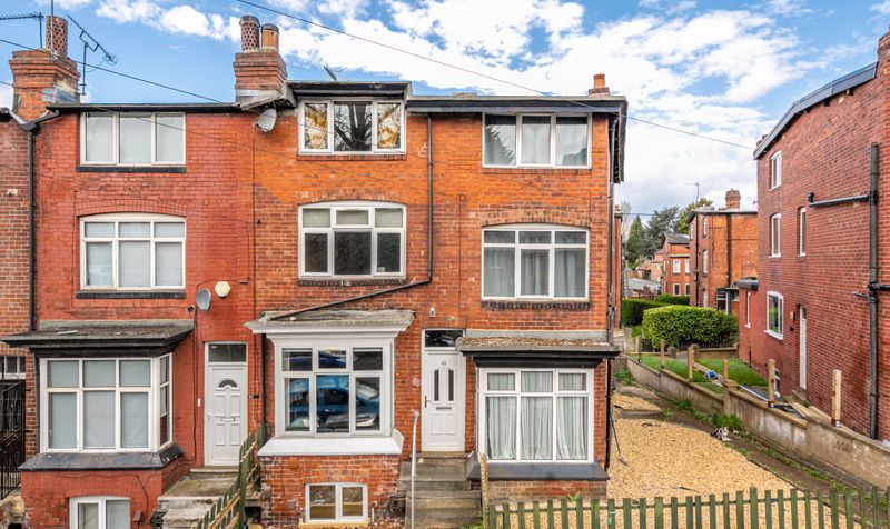 6 bedroom End of terrace house For Sale