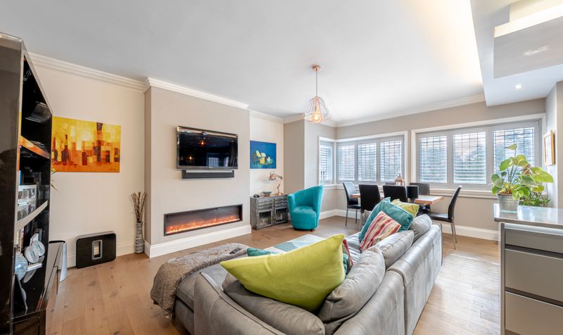 2 bedroom Flat For Sale