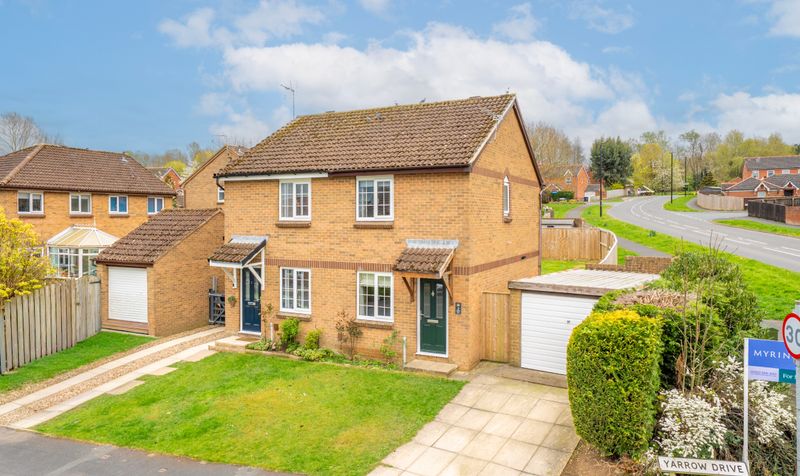 2 bedroom Semi-detached house Under Offer