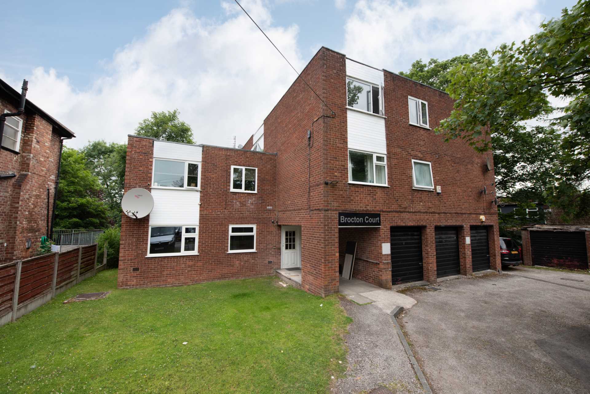 2 bedroom Flat Under Offer
