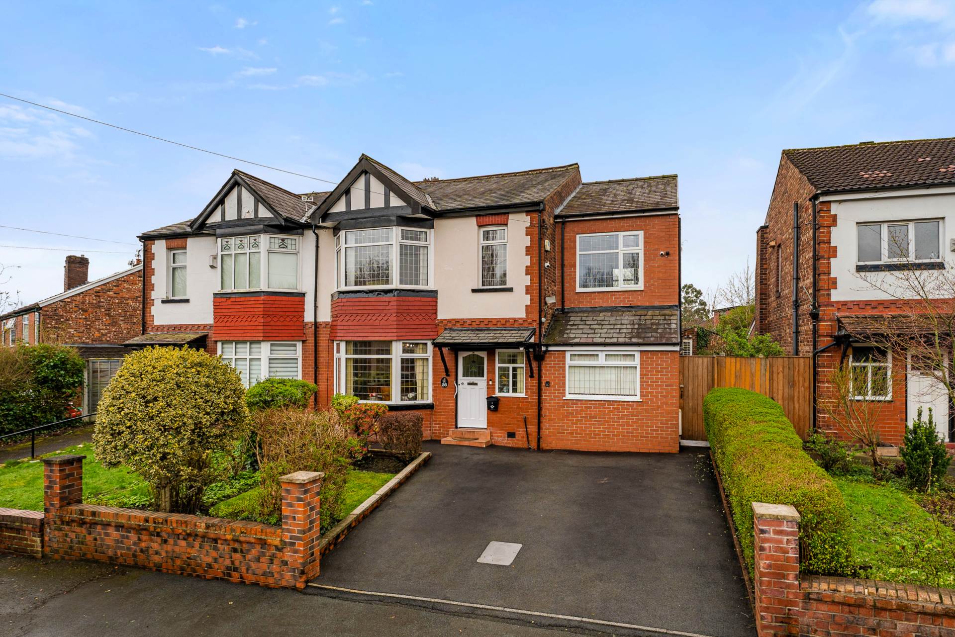 6 bedroom Semi-detached house For Sale