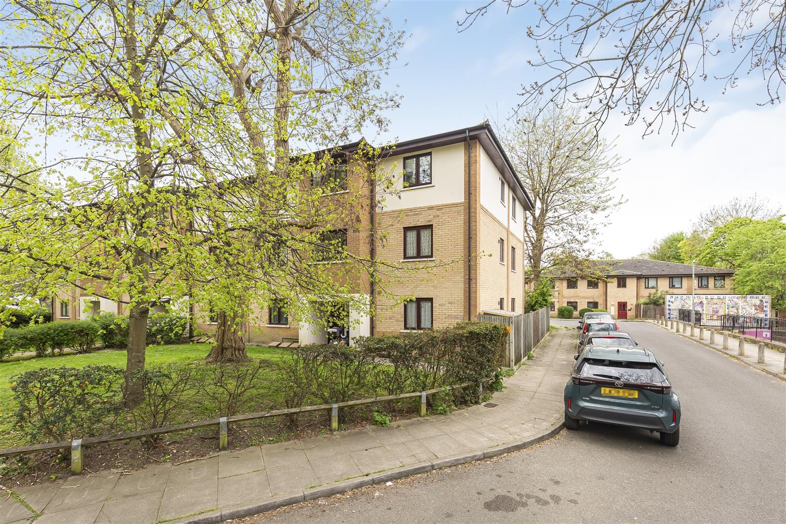 1 bedroom Flat For Sale