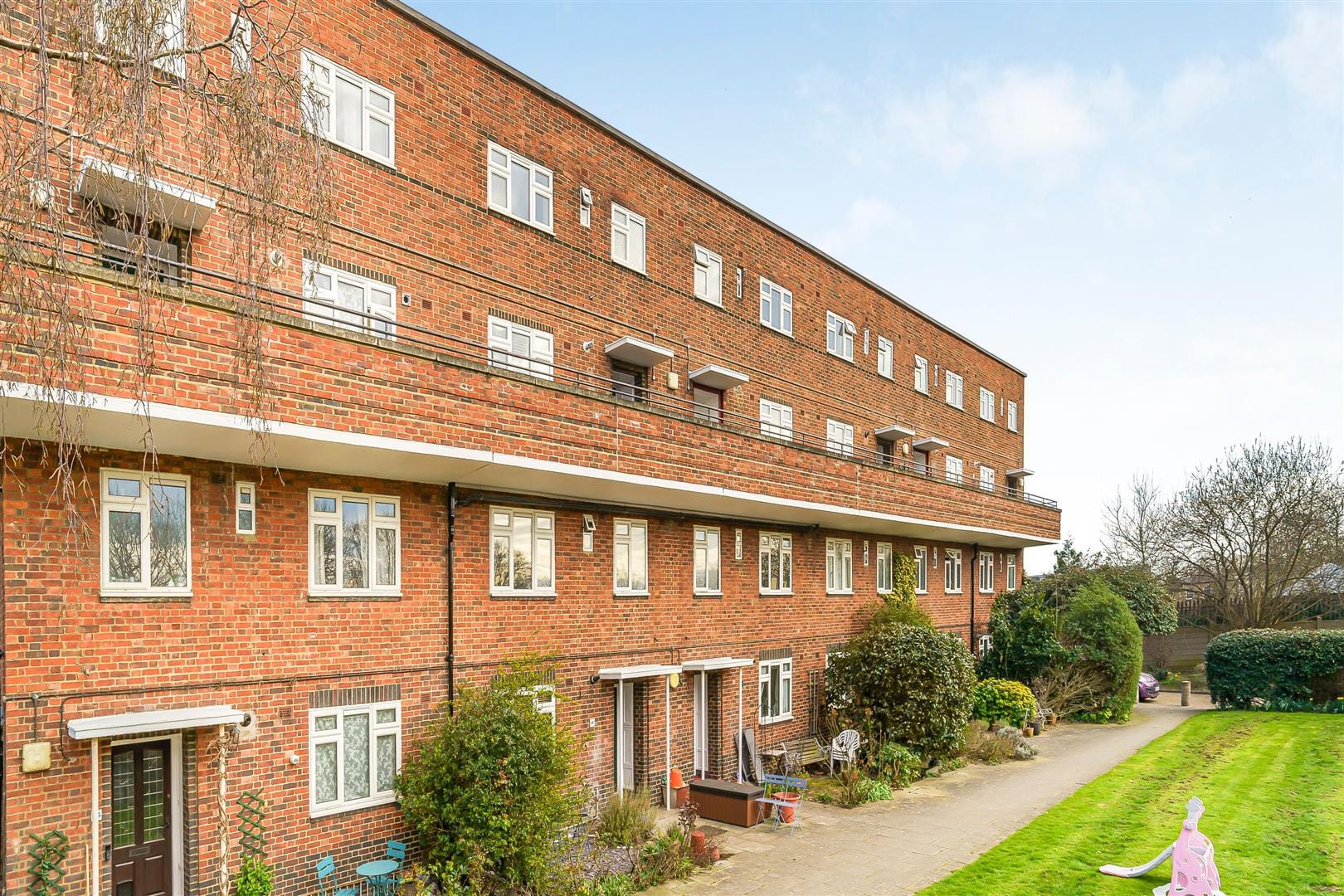 3 bedroom Flat For Sale