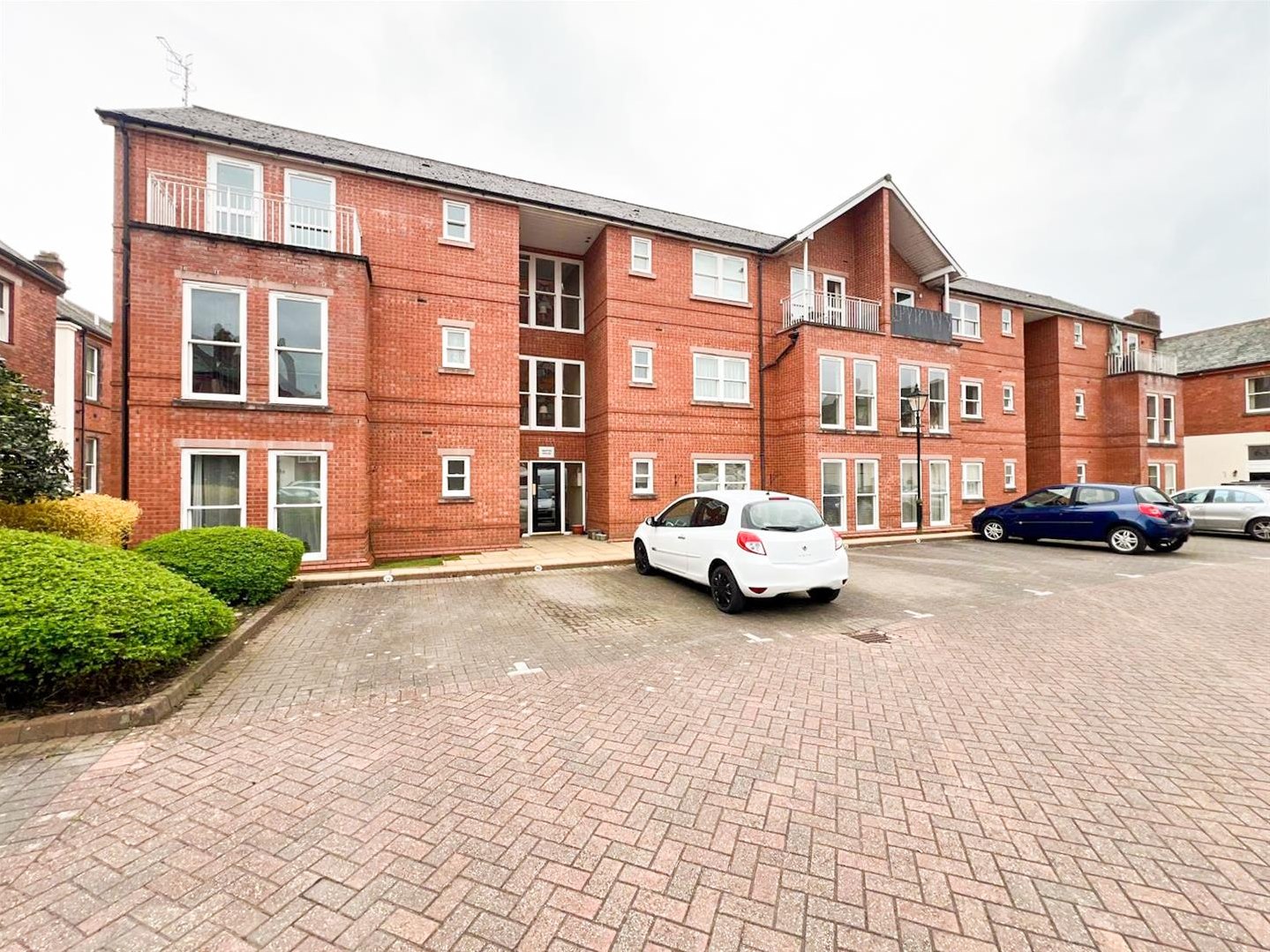 2 bedroom Flat share Under Offer