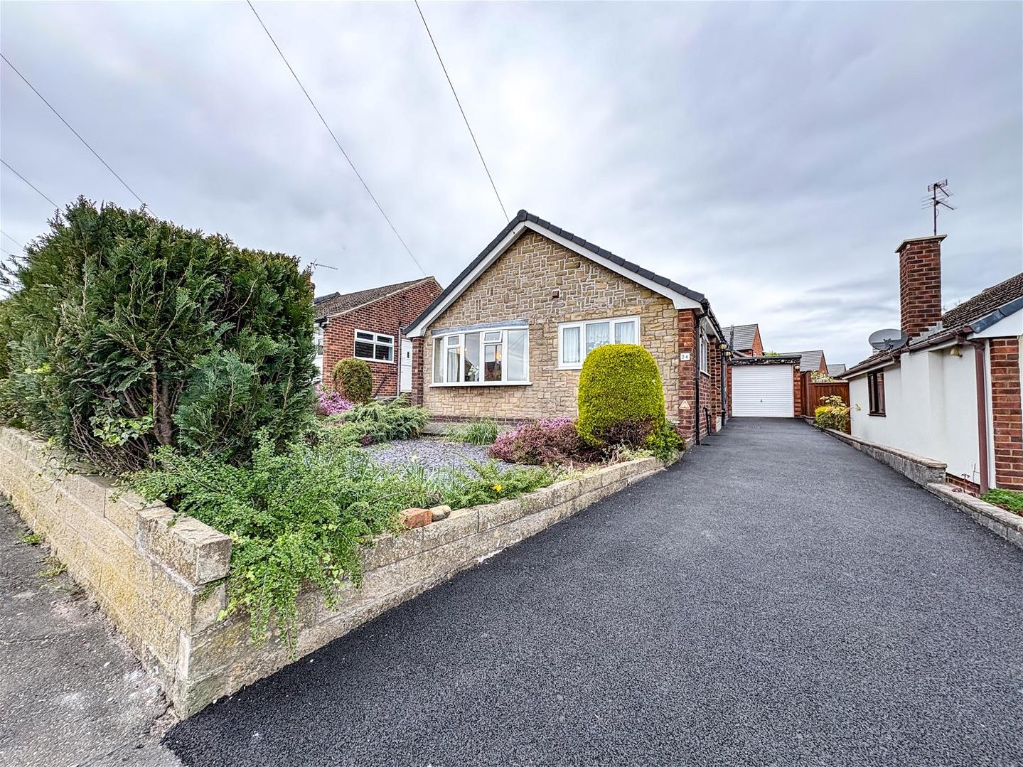 2 bedroom Detached bungalow For Sale
