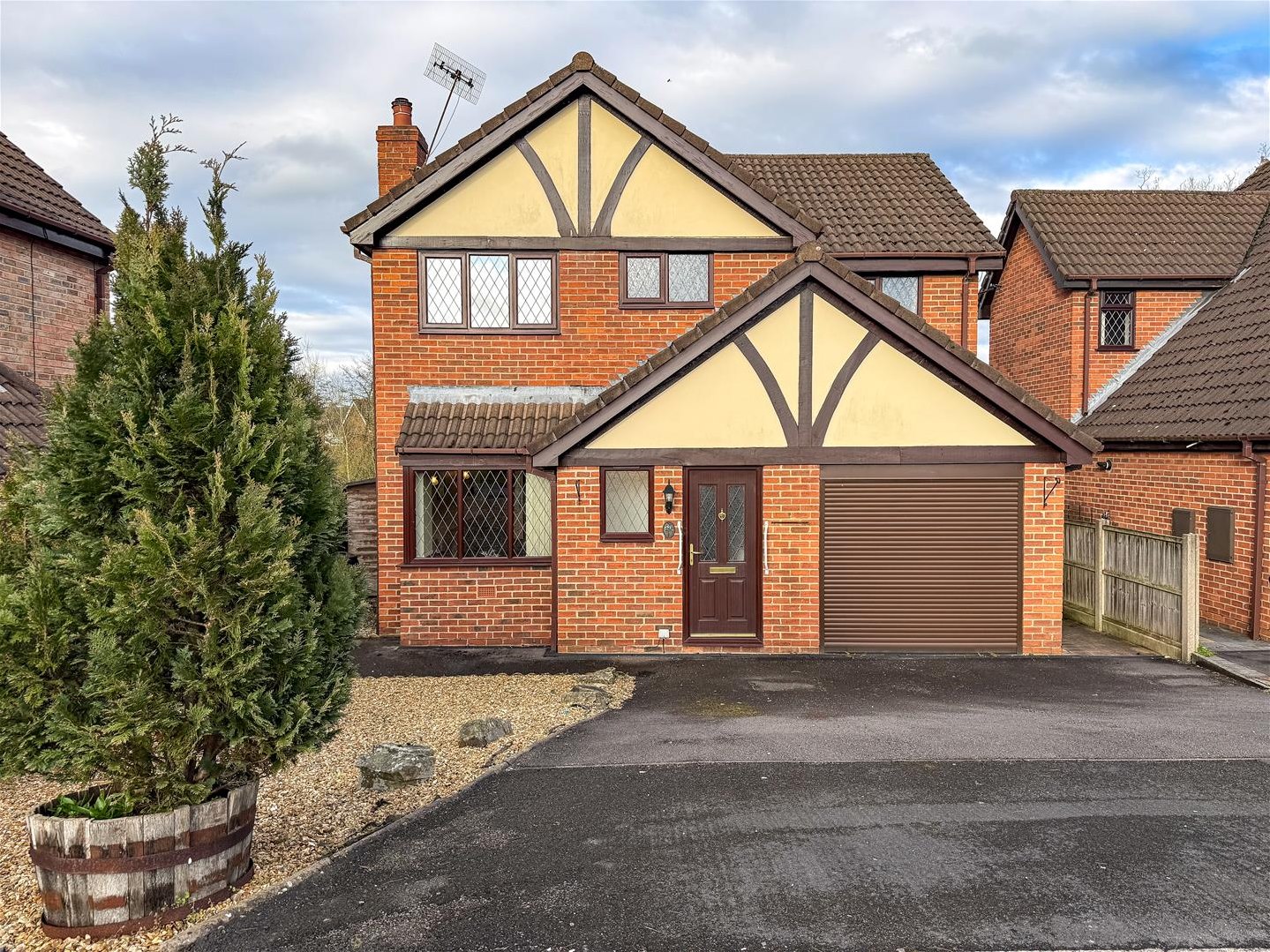 4 bedroom Link detached house Under Offer