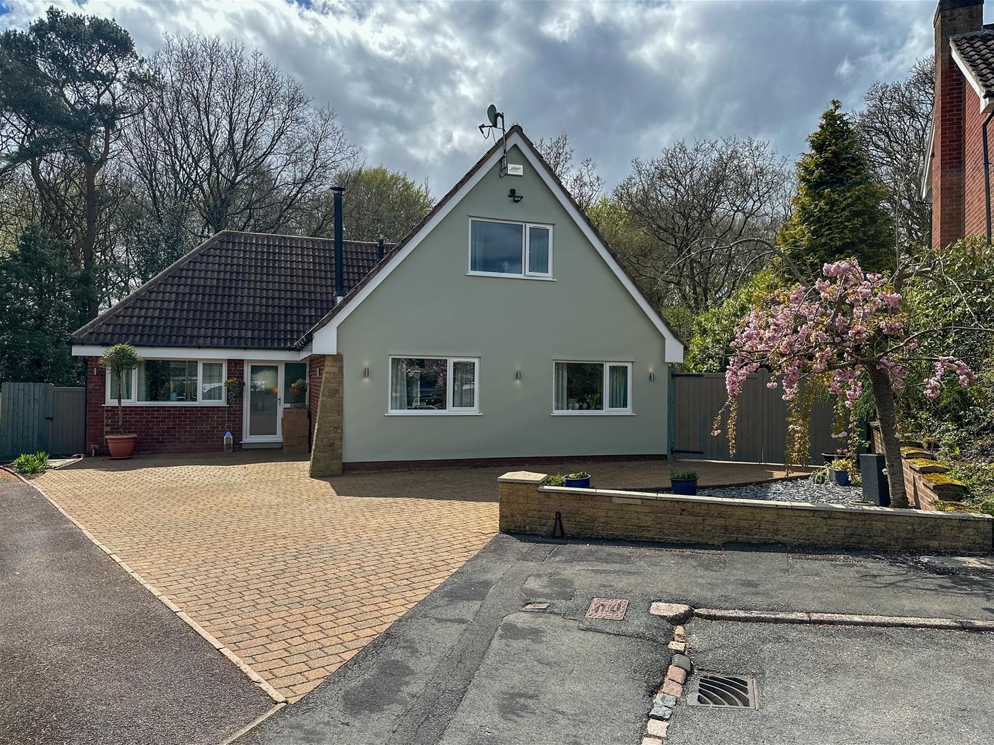 3 bedroom Link detached house For Sale