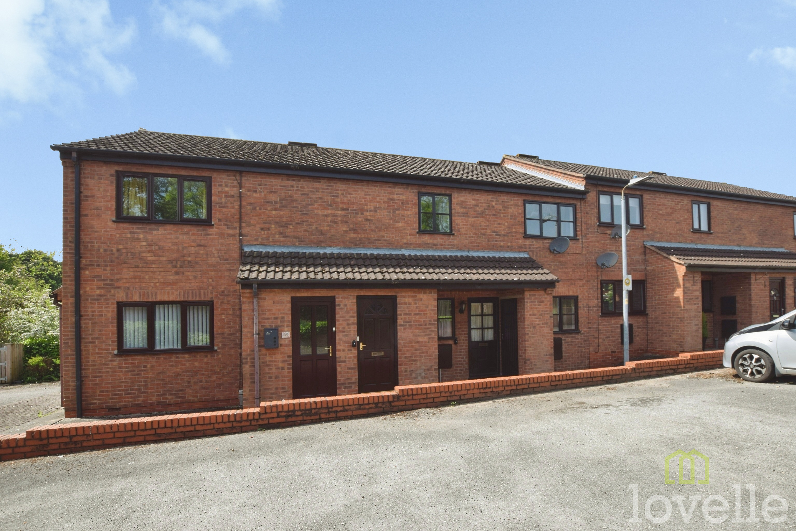 2 bedroom Flat For Sale