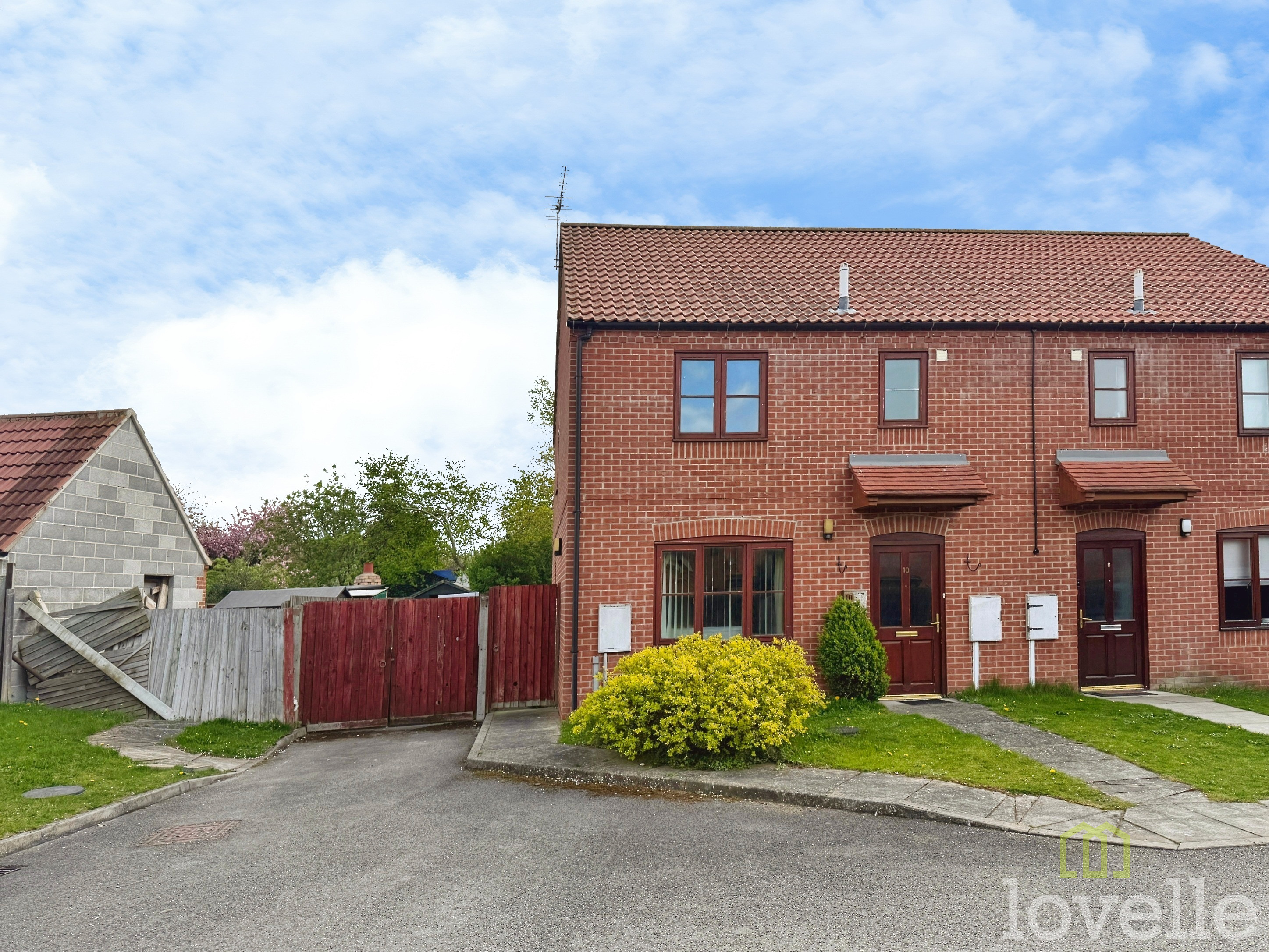 3 bedroom Semi-detached house For Sale