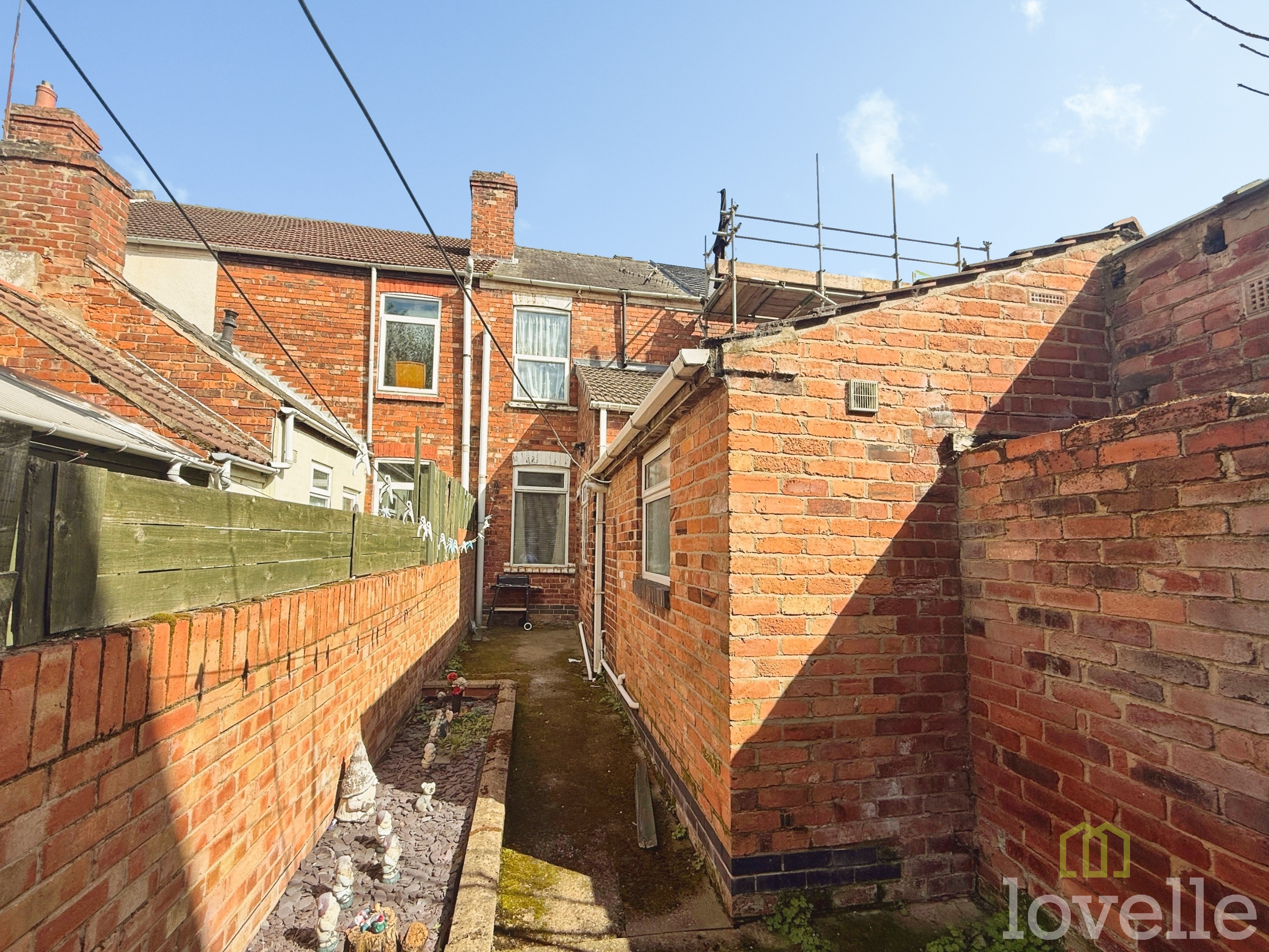2 bedroom Semi-detached house For Sale