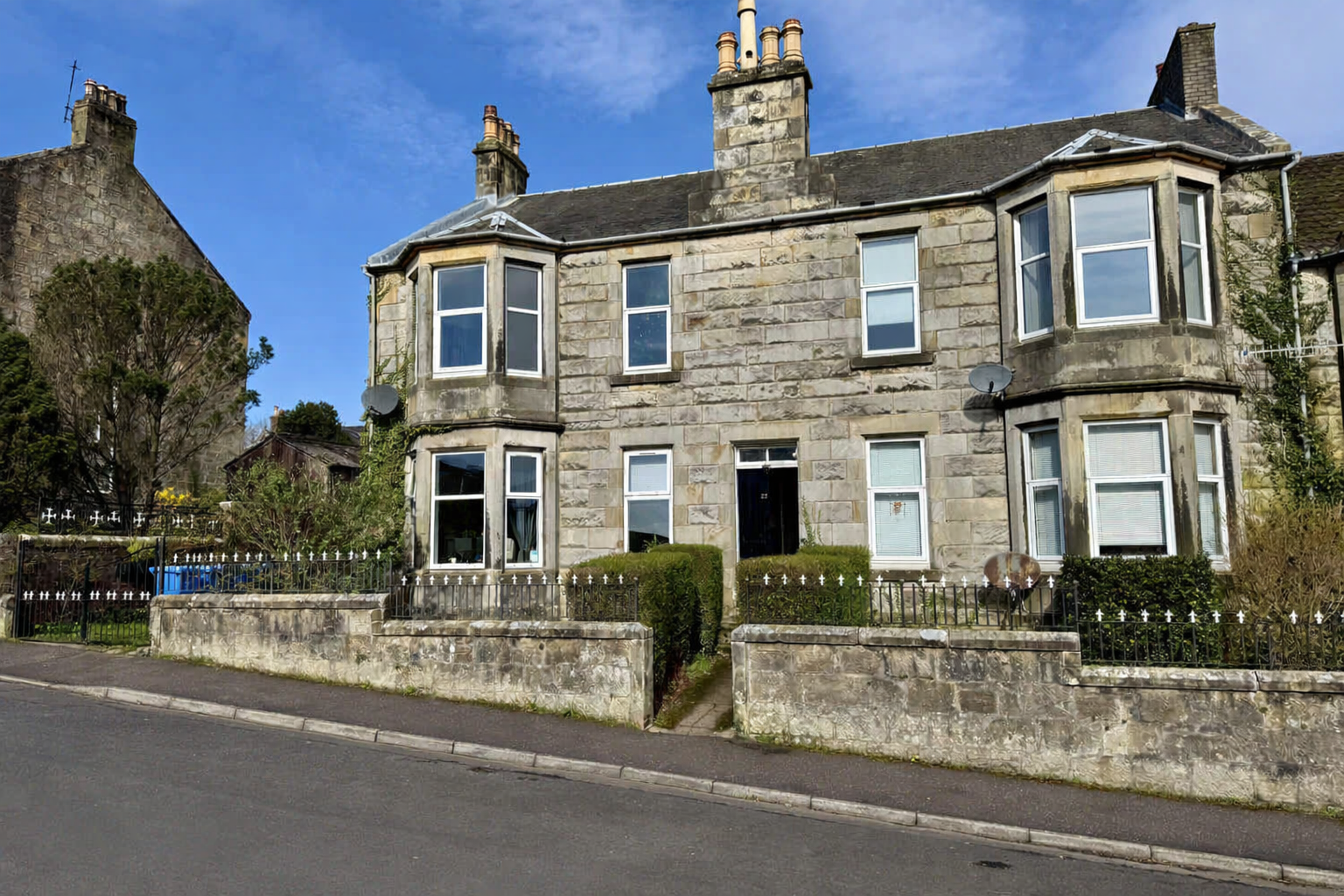 2 bedroom Ground floor flat Under Offer