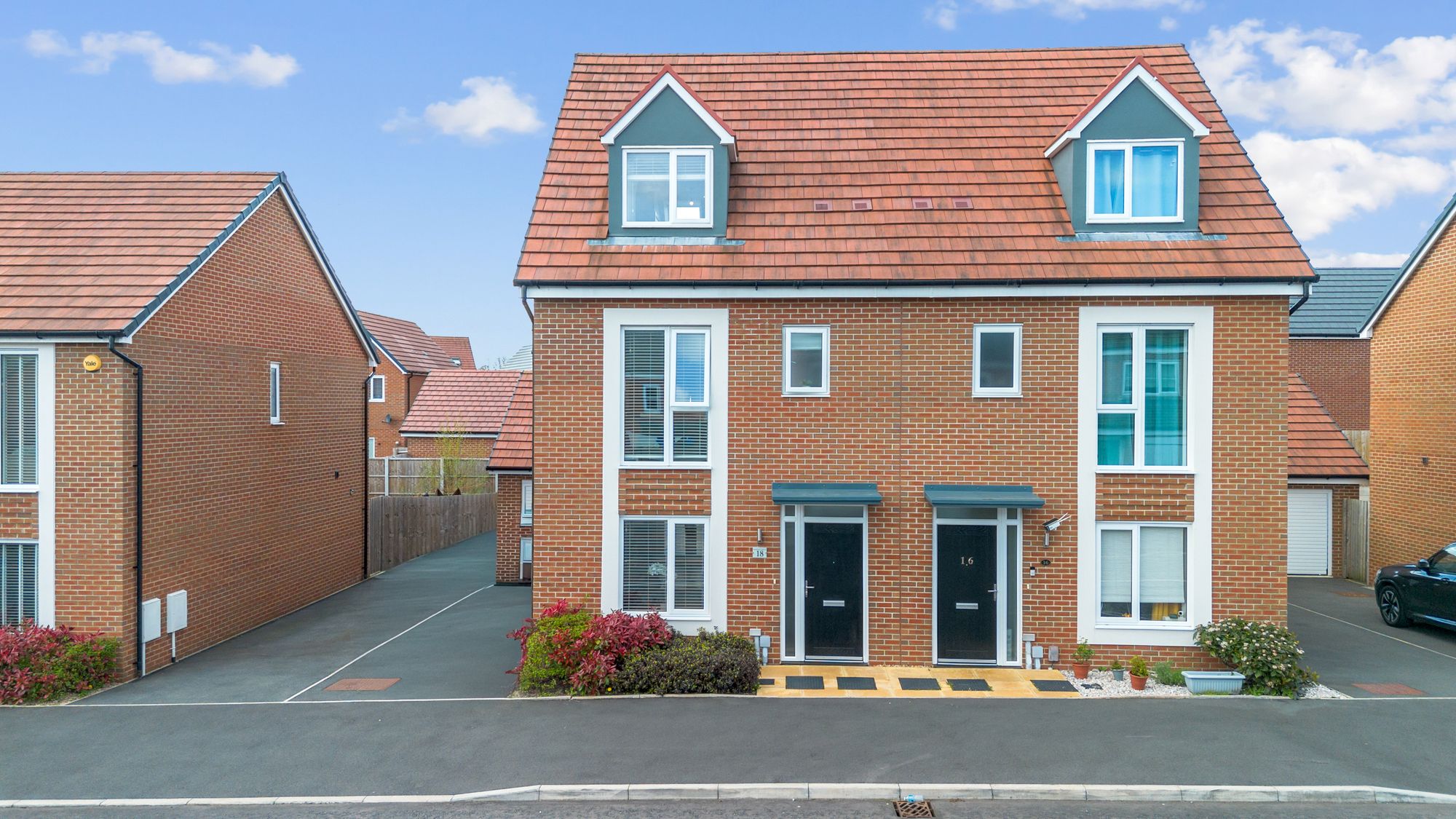 4 bedroom Semi-detached house Under Offer