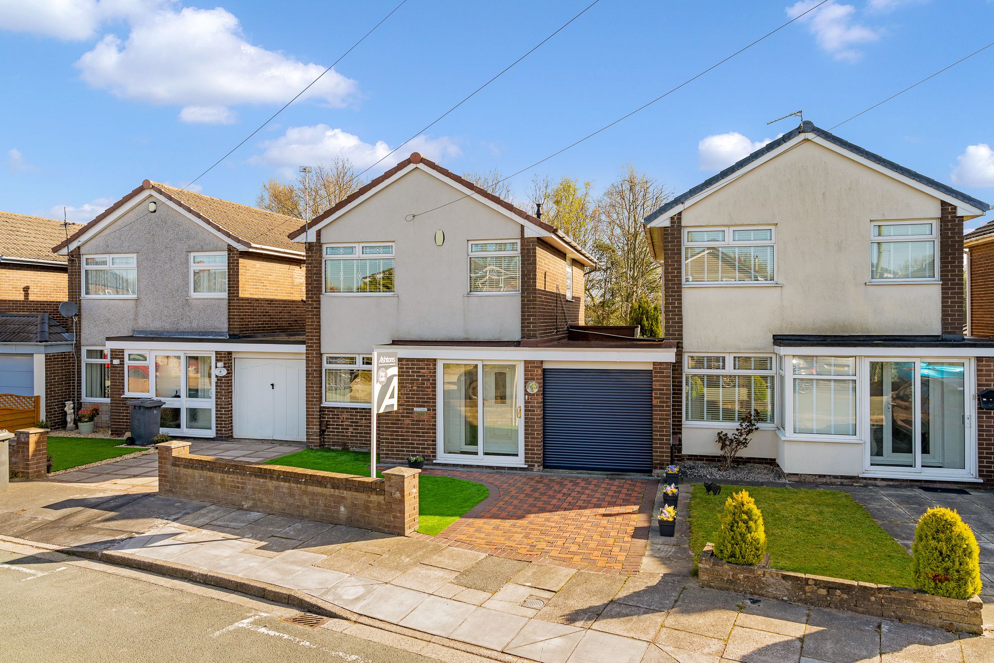 3 bedroom Detached house Under Offer