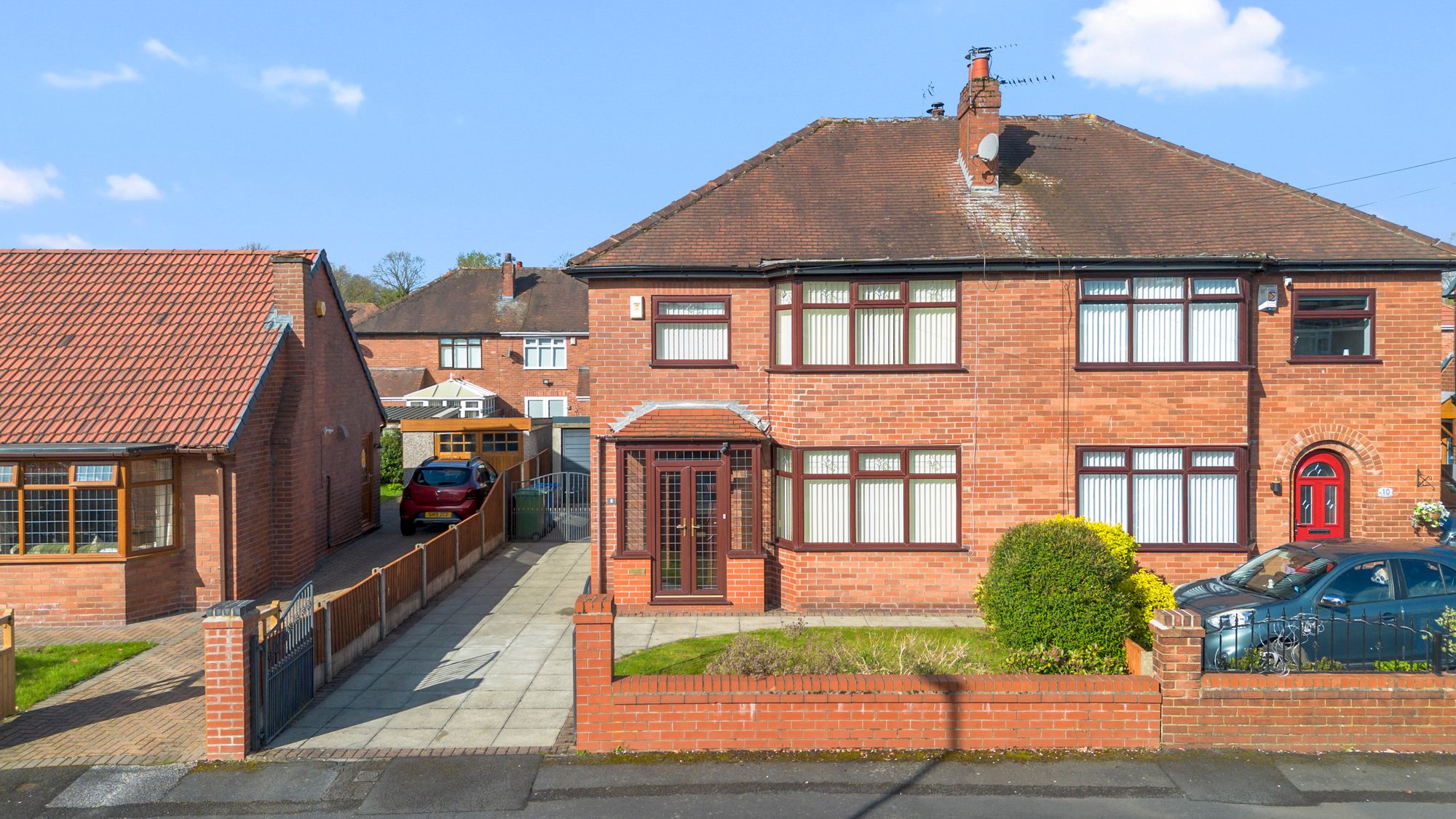 3 bedroom Semi-detached house For Sale