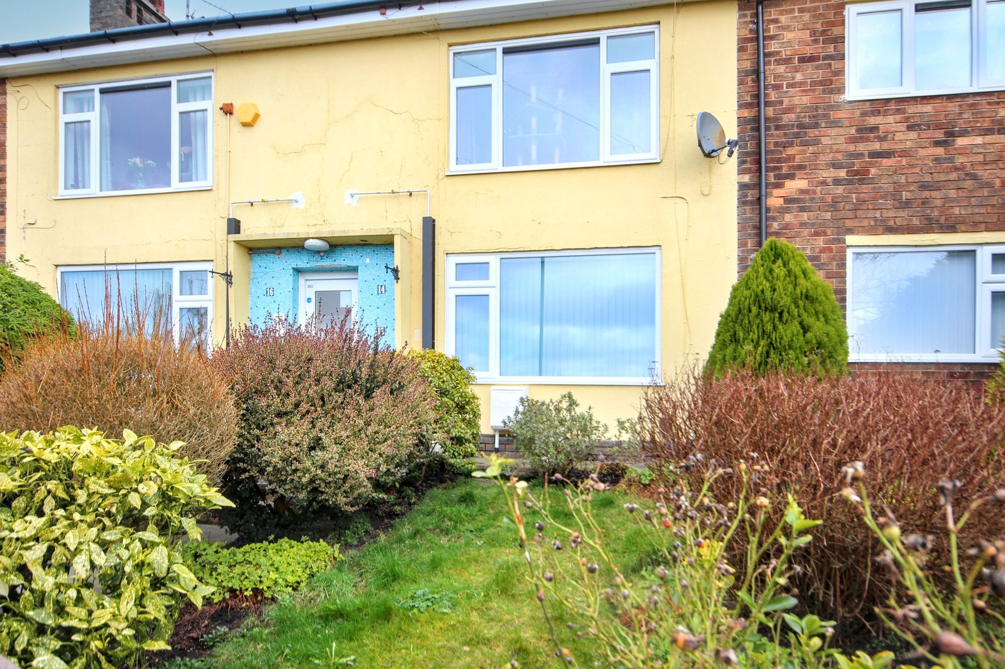 3 bedroom Semi-detached house Under Offer