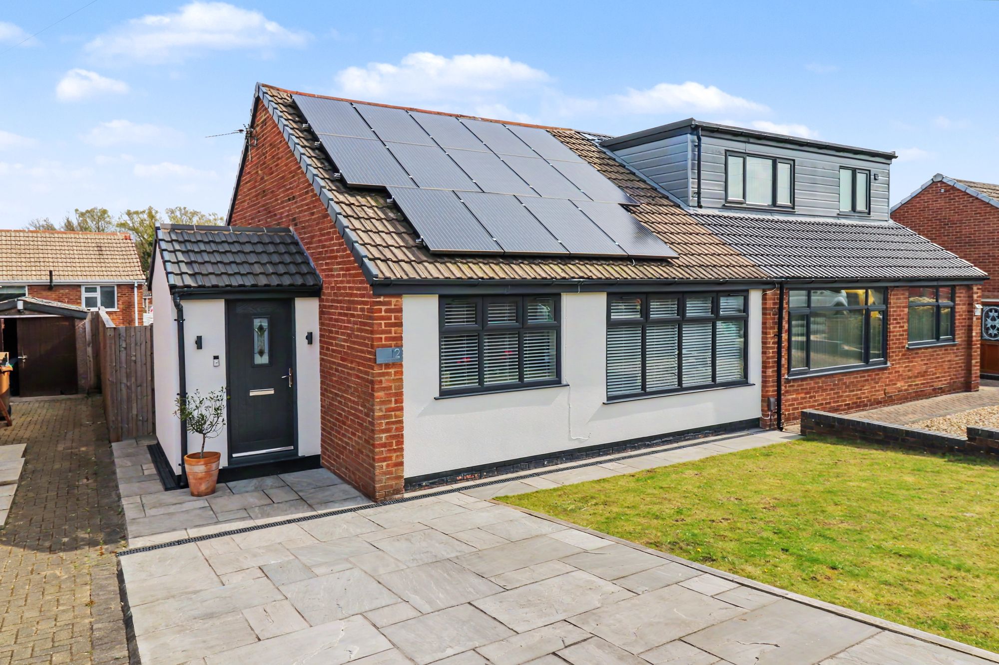 2 bedroom Detached bungalow For Sale