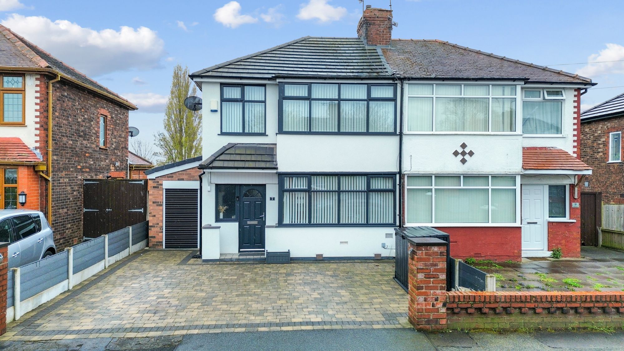 3 bedroom Semi-detached house Under Offer