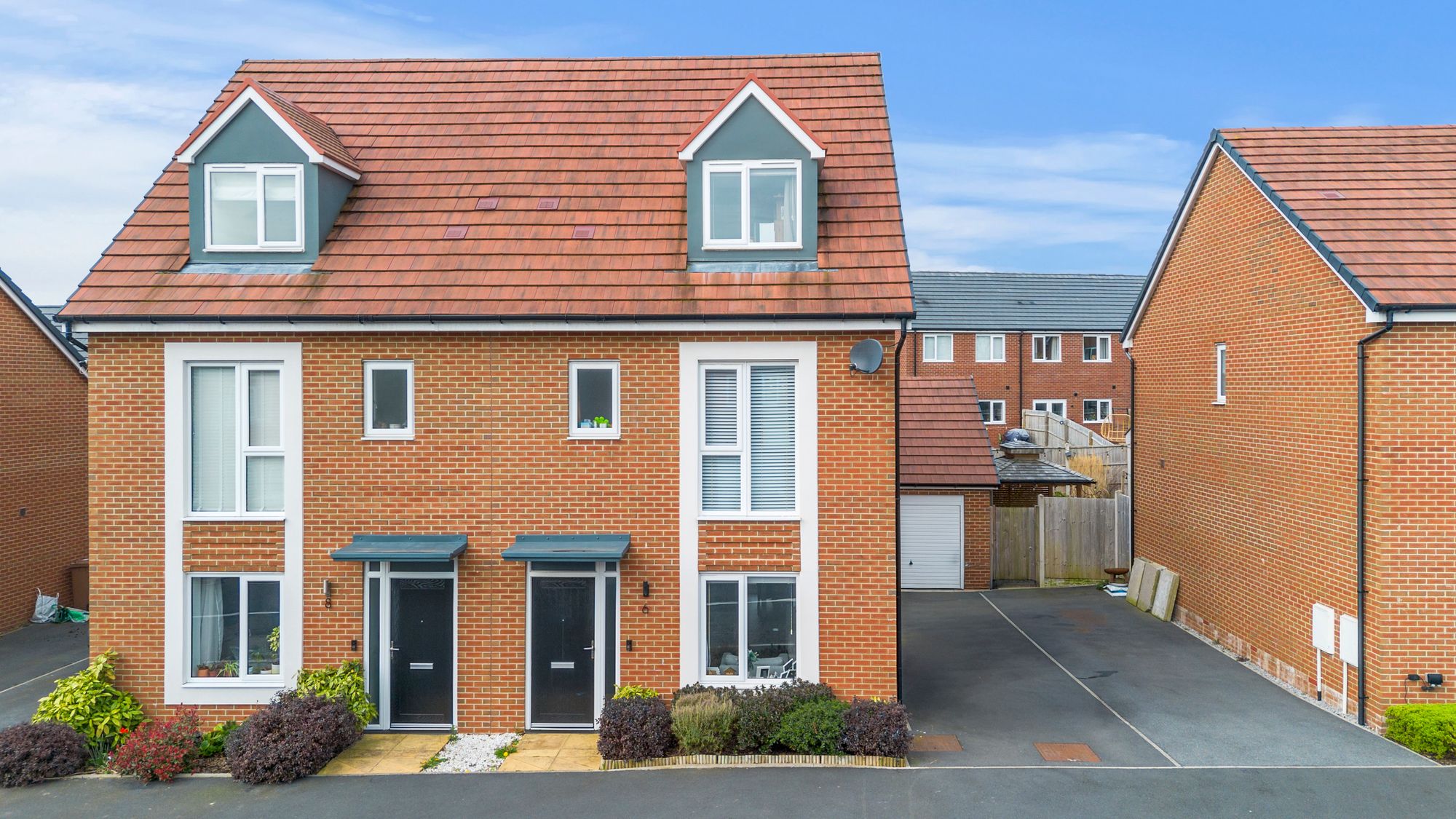 4 bedroom Semi-detached house Under Offer