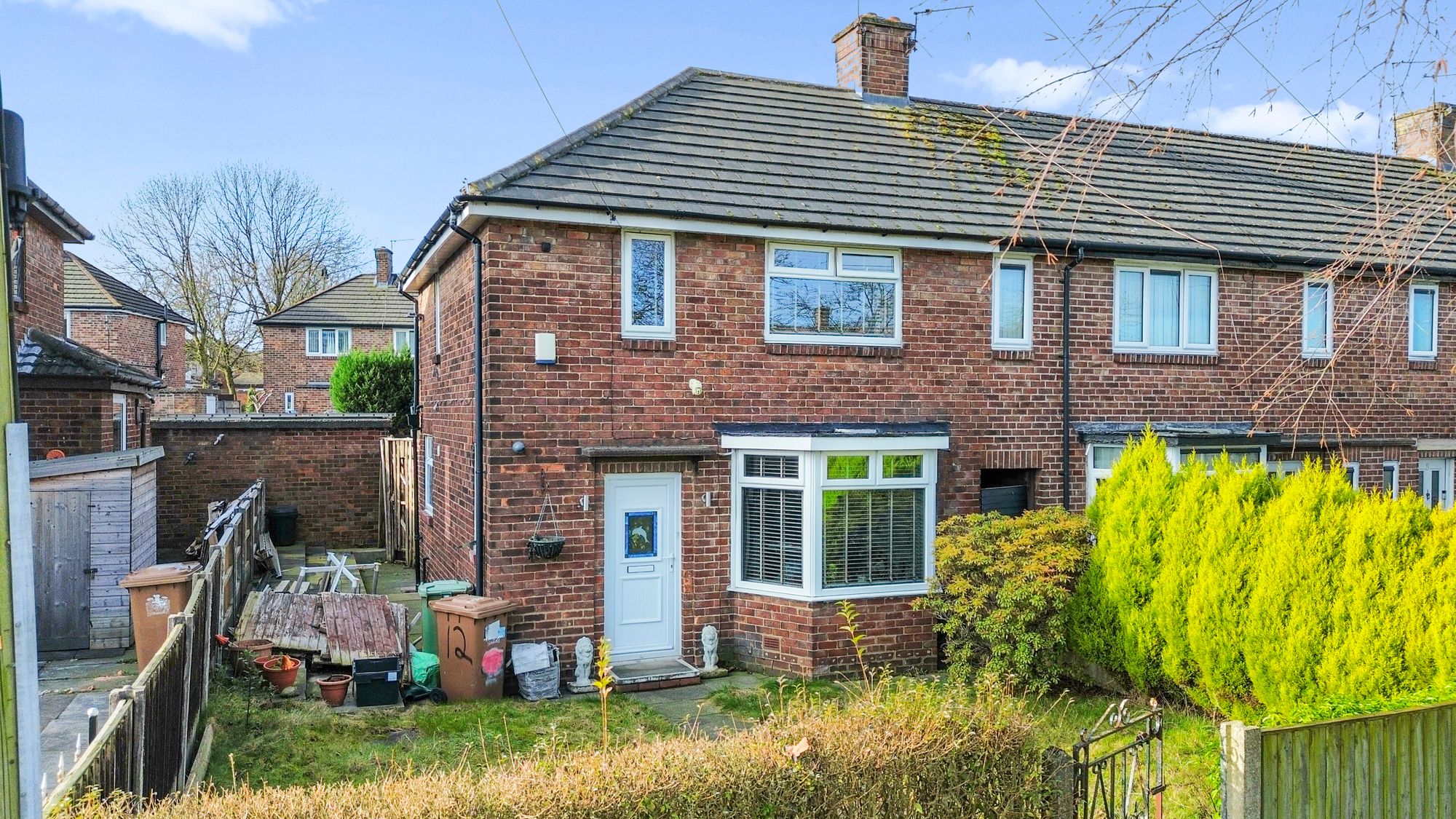 2 bedroom Semi-detached house Under Offer