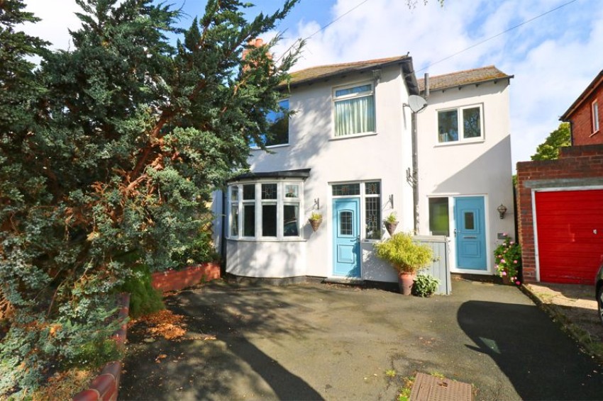 4 bedroom Semi-detached house Under Offer