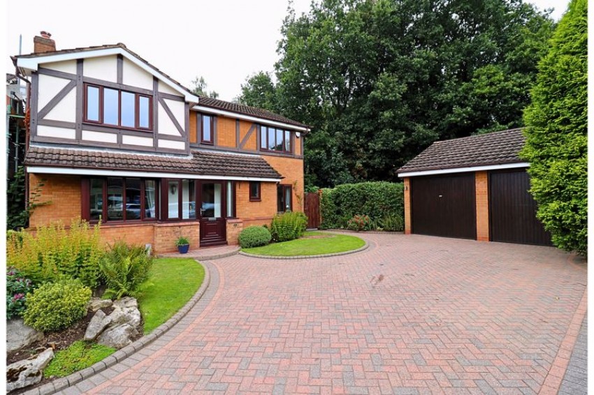 4 bedroom Detached house Under Offer