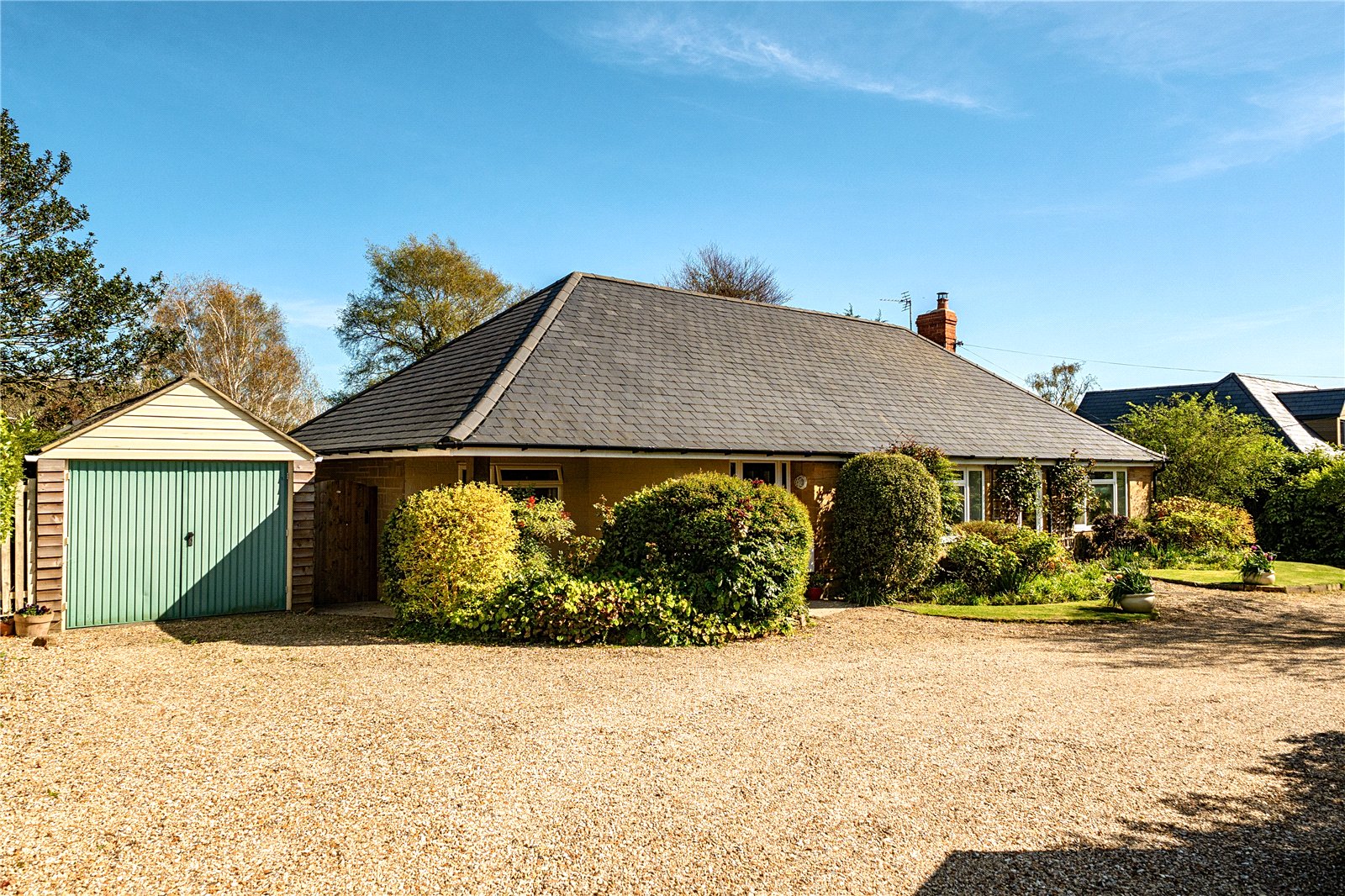 3 bedroom Detached bungalow For Sale