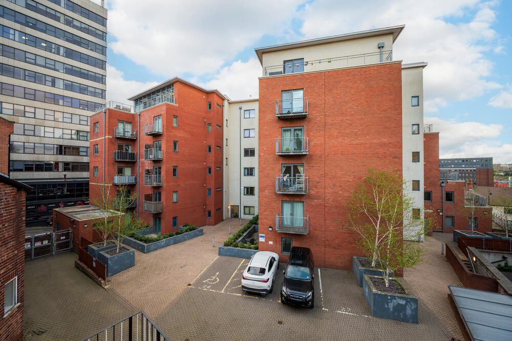  Apartment Let