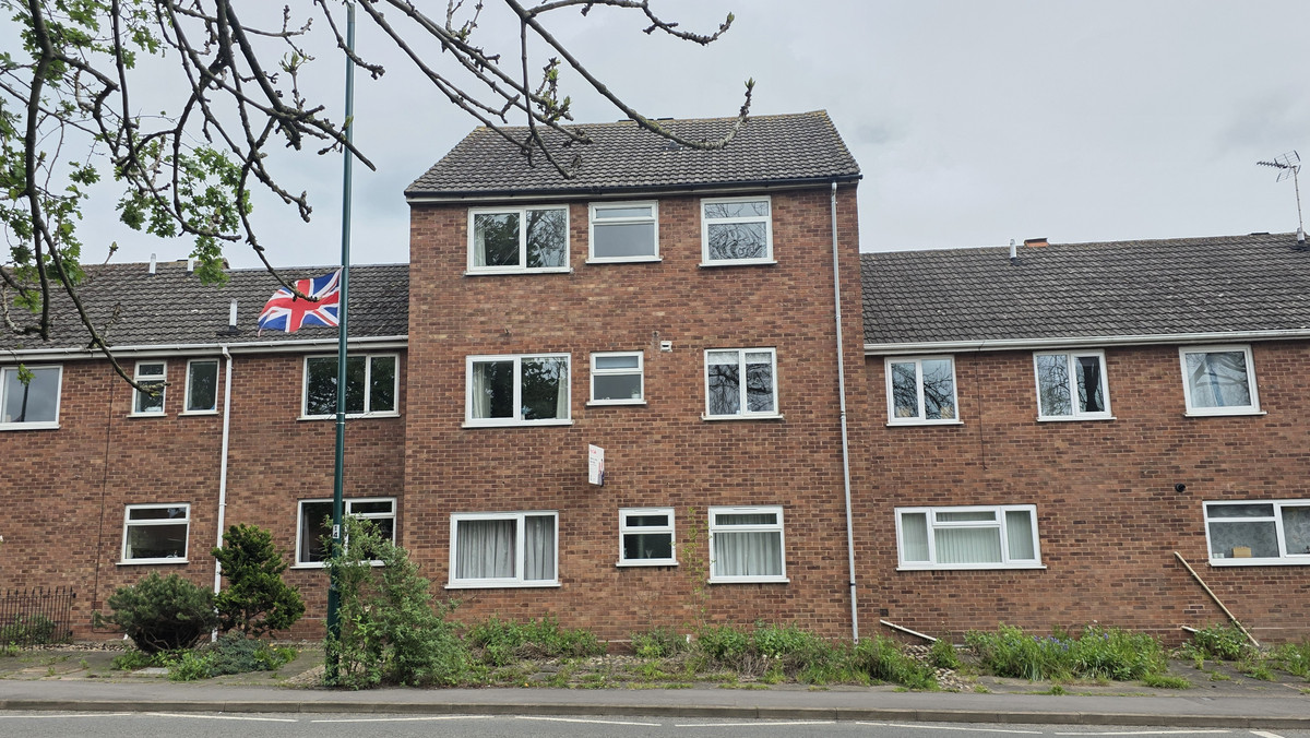 2 bedroom Flat For Sale