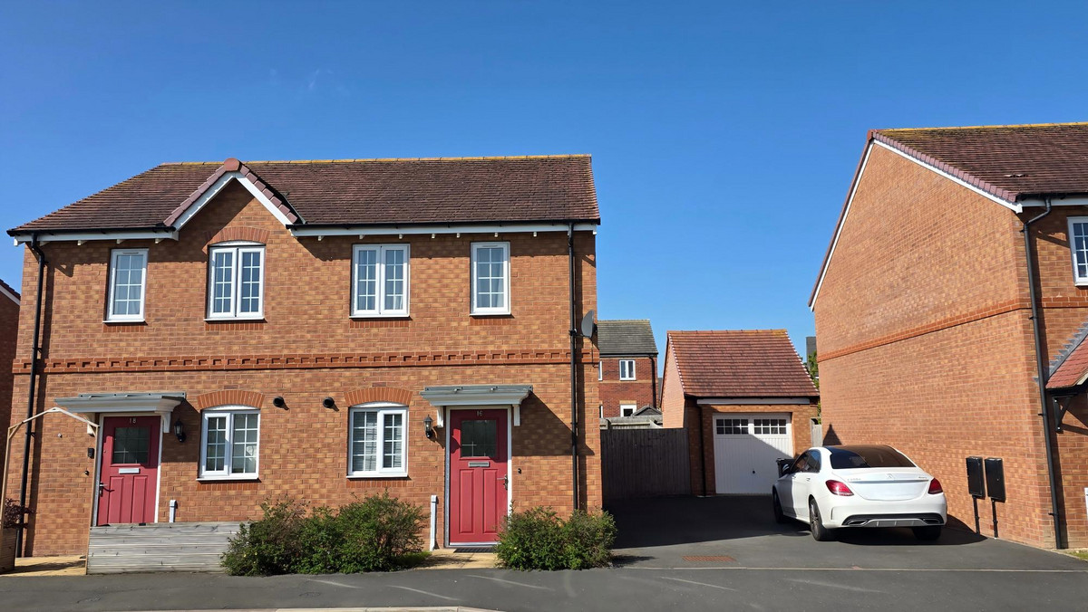 2 bedroom House (unspecified) For Sale