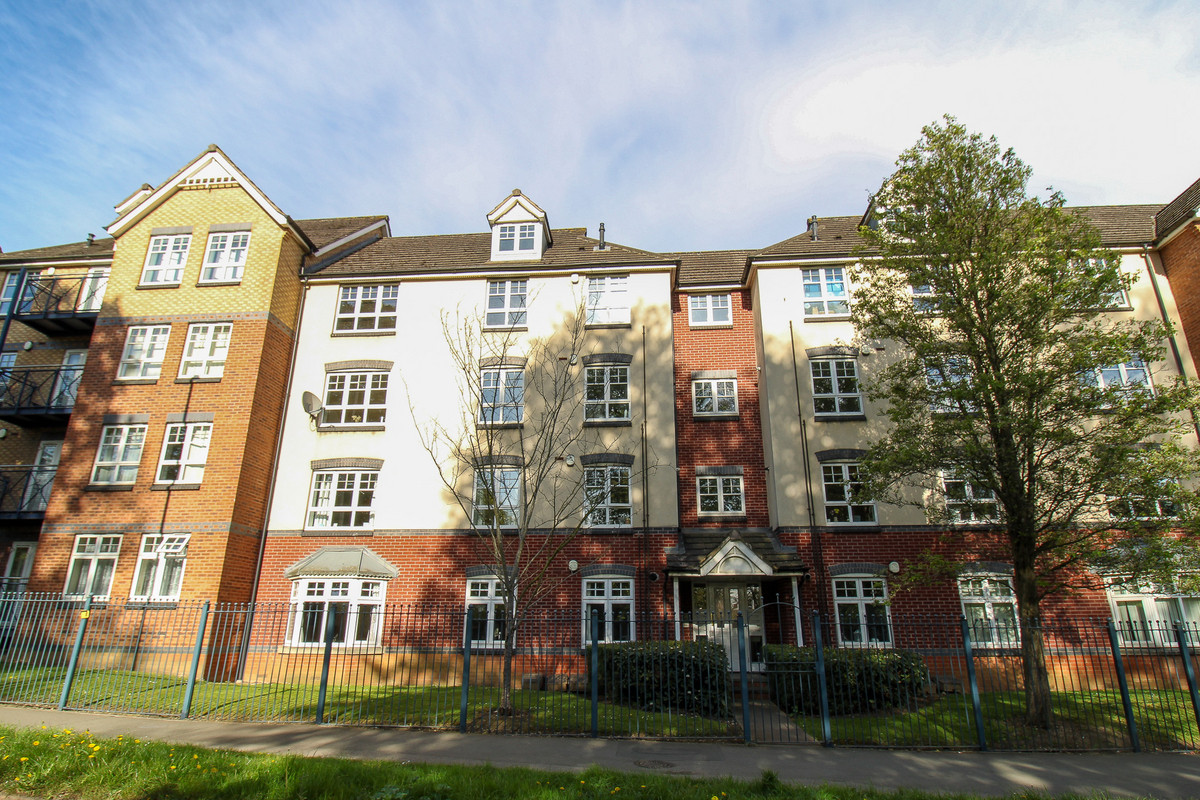 3 bedroom Apartment For Sale