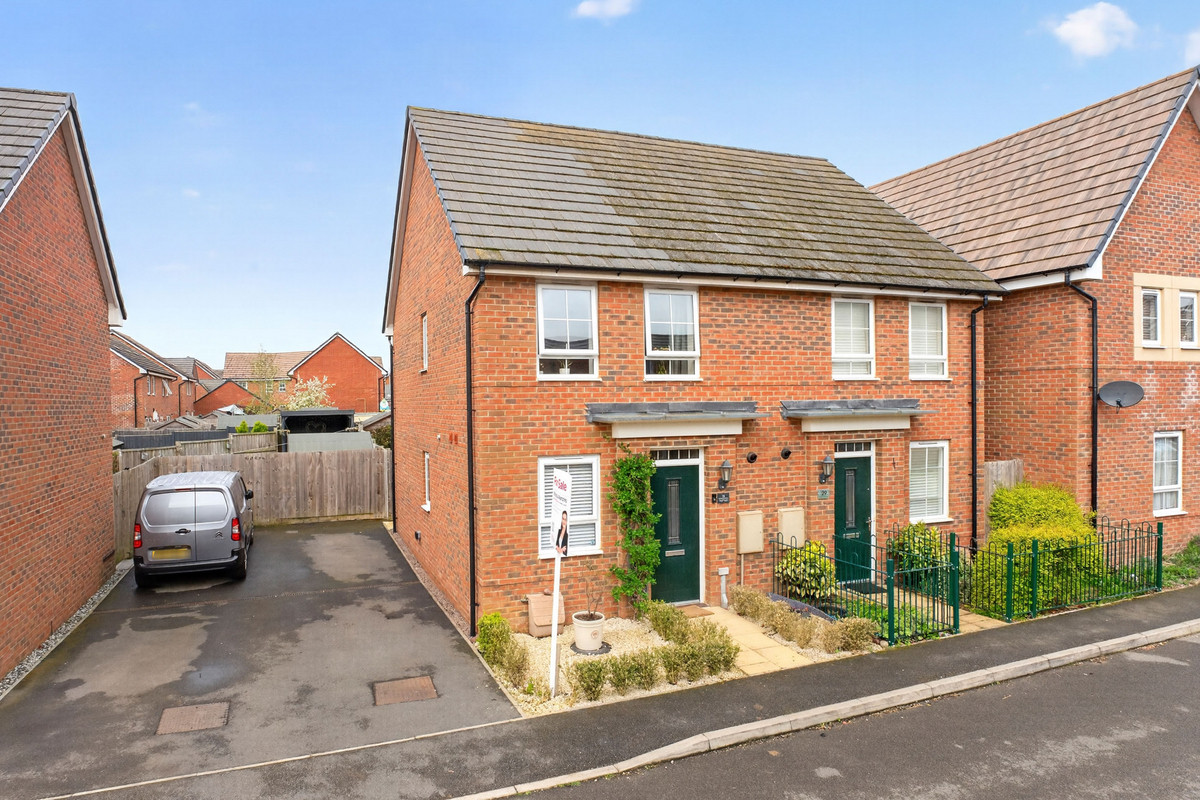2 bedroom Semi-detached house For Sale