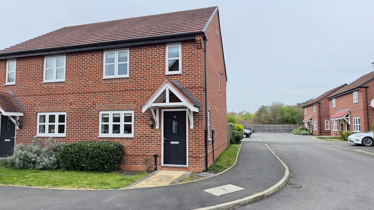 2 bedroom House (unspecified) For Sale