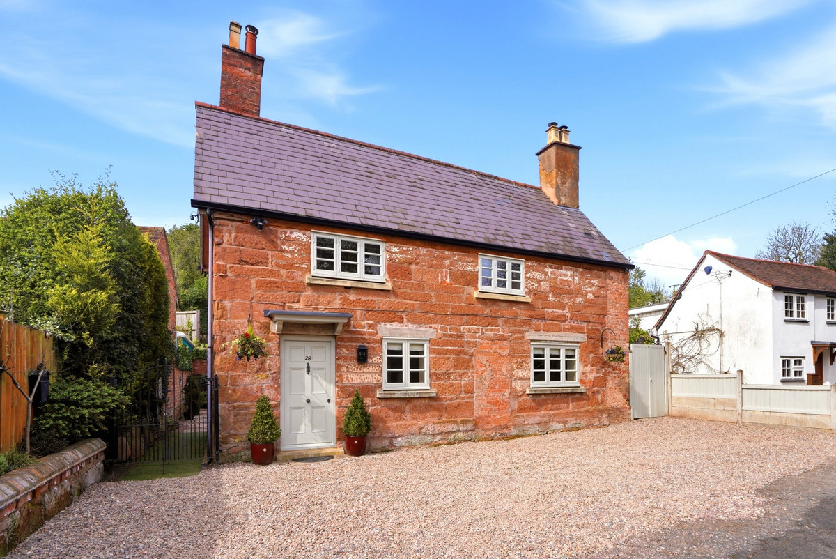 3 bedroom Cottage For Sale