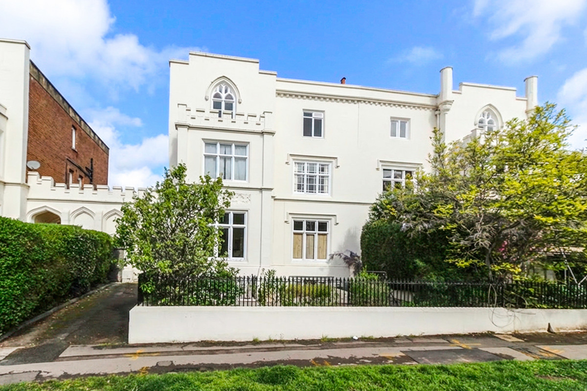 2 bedroom Apartment For Sale