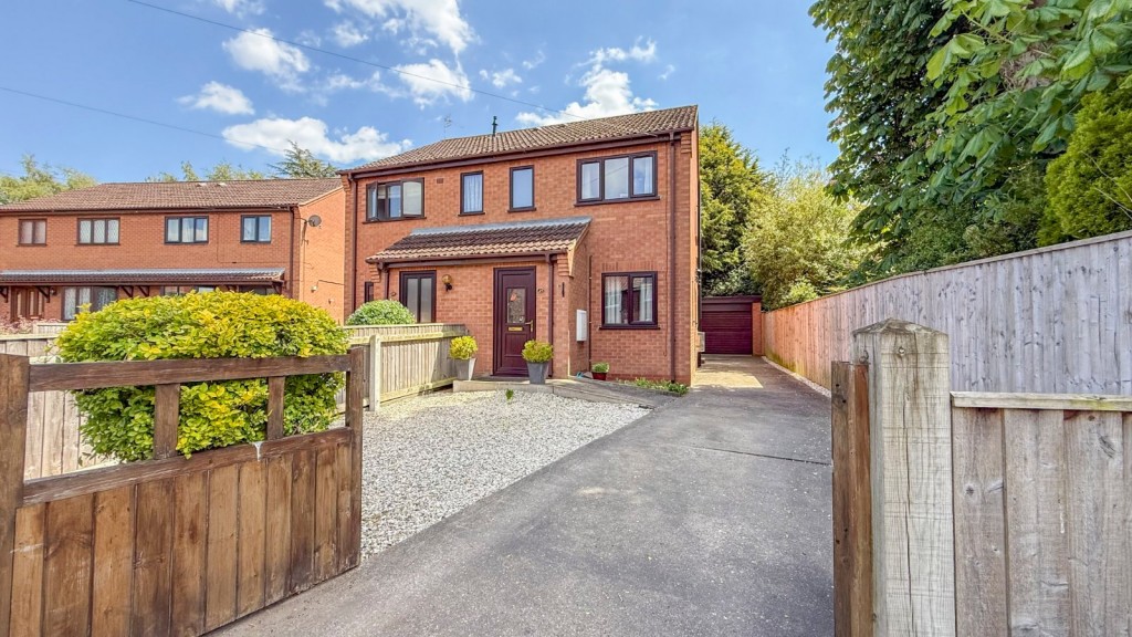 2 bedroom Semi-detached house For Sale