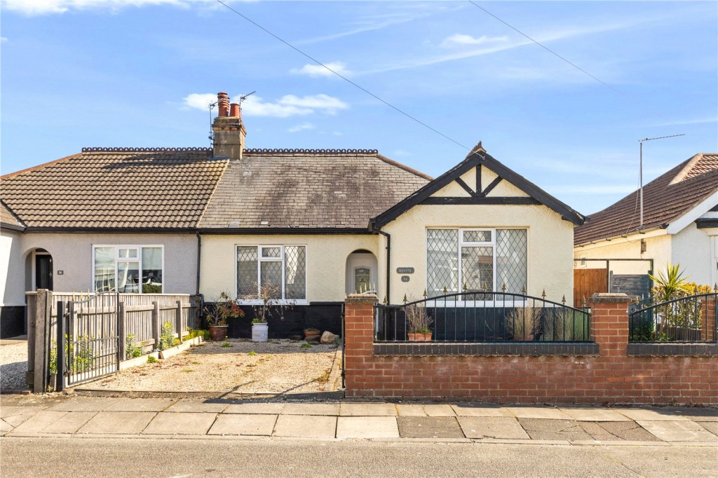 2 bedroom Detached bungalow For Sale