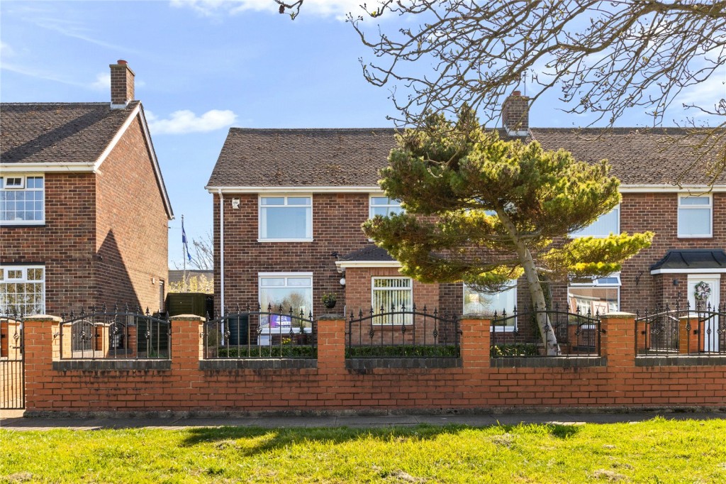 4 bedroom Semi-detached house Under Offer