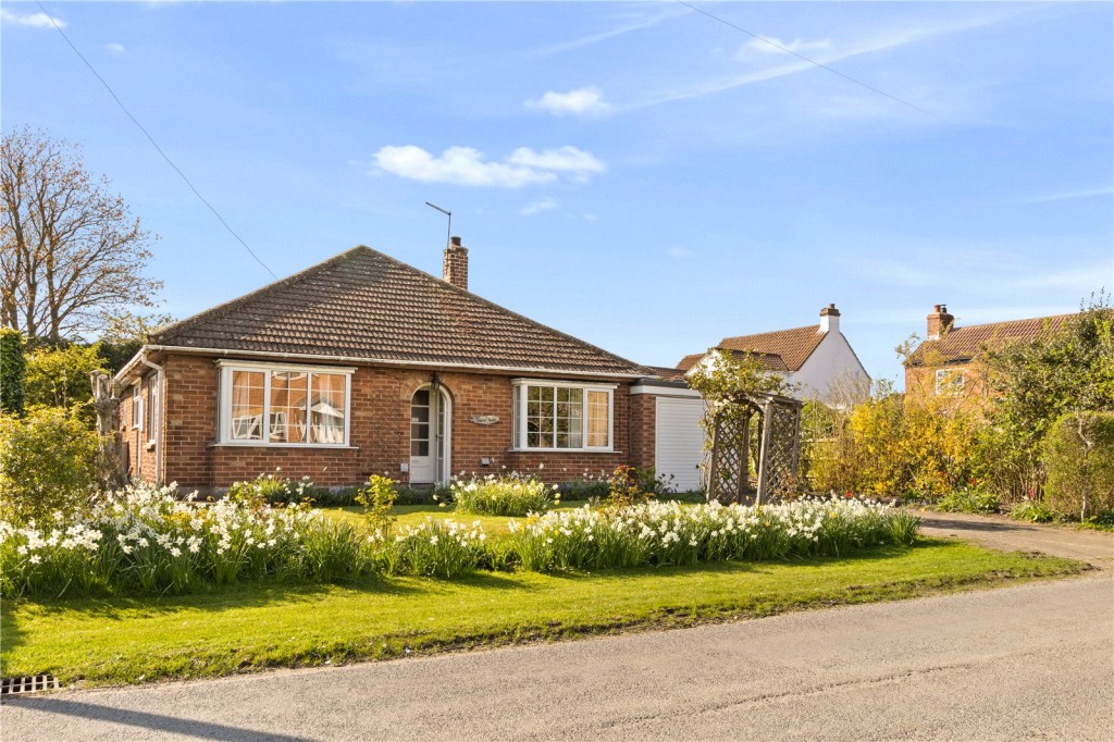 3 bedroom Detached bungalow For Sale