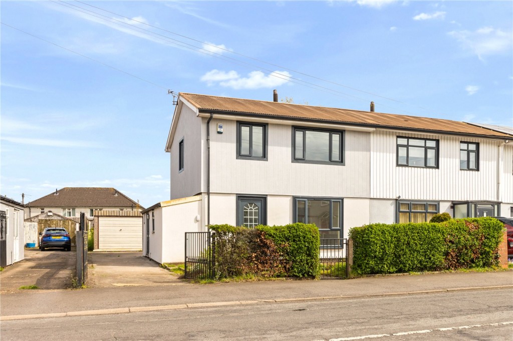 3 bedroom Semi-detached house Under Offer