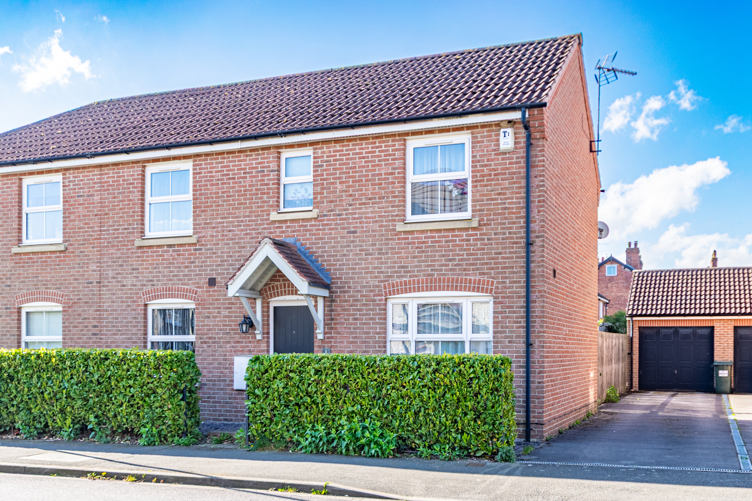 3 bedroom Semi-detached house For Sale