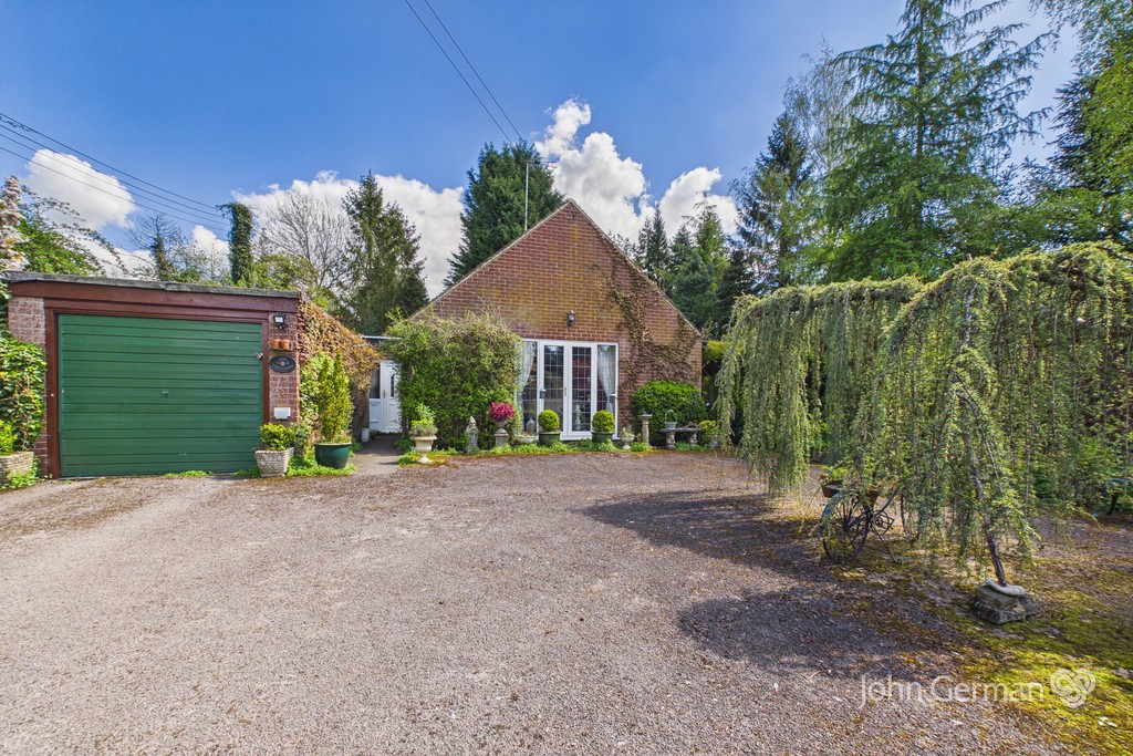 2 bedroom Detached house For Sale