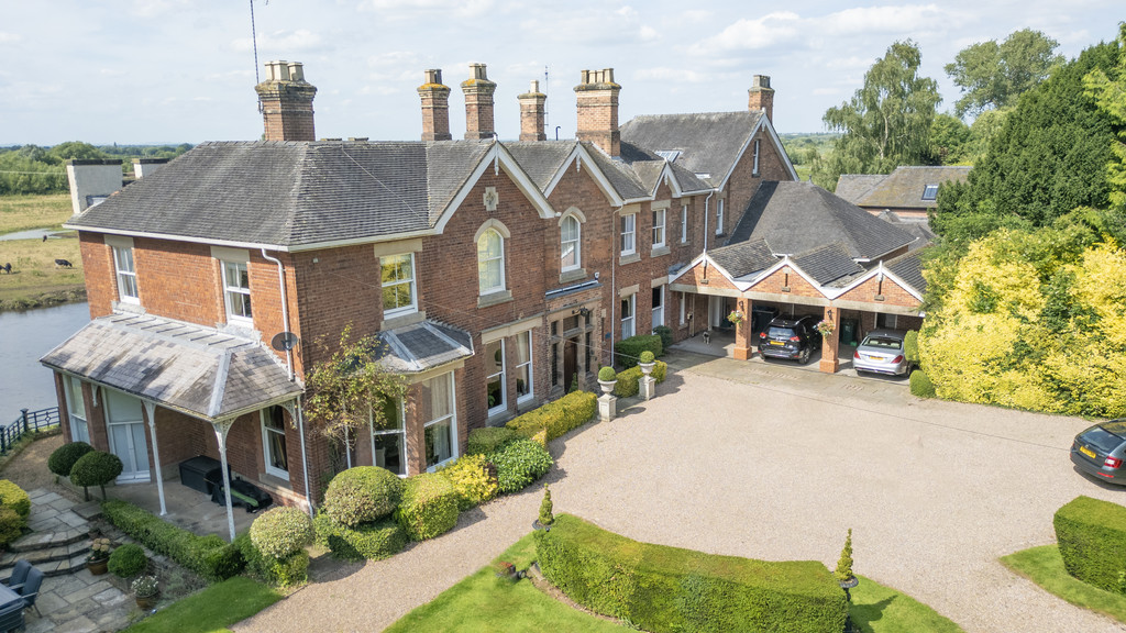 6 bedroom Detached house For Sale
