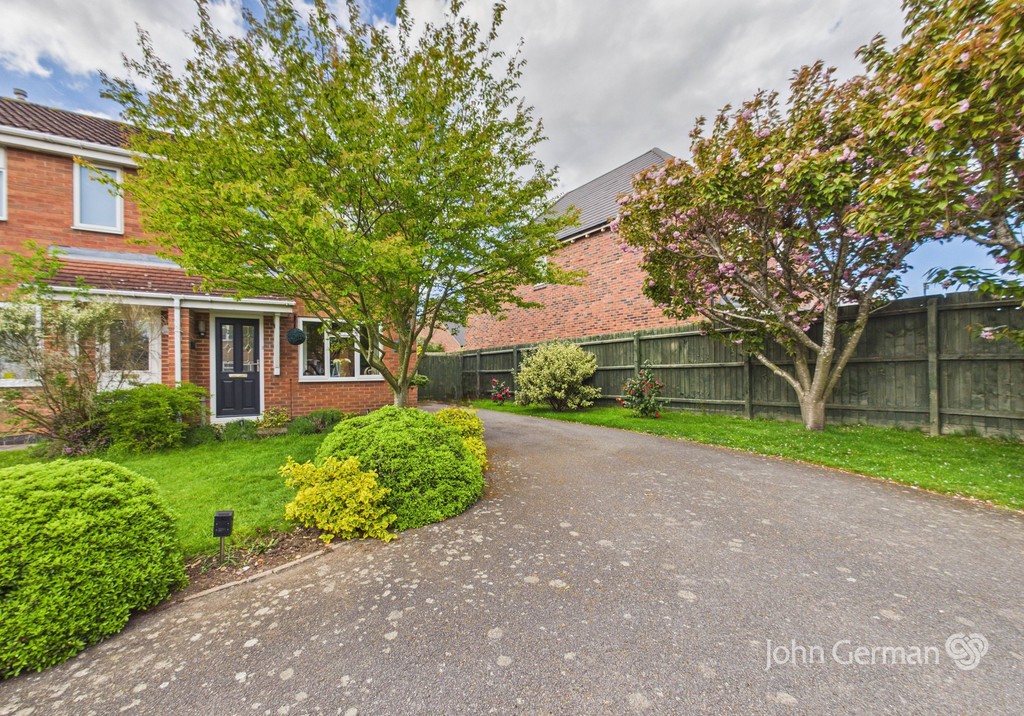 2 bedroom Semi-detached house For Sale