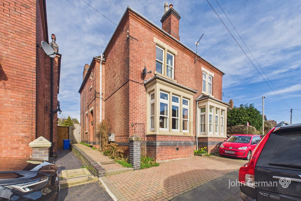 4 bedroom Semi-detached house For Sale