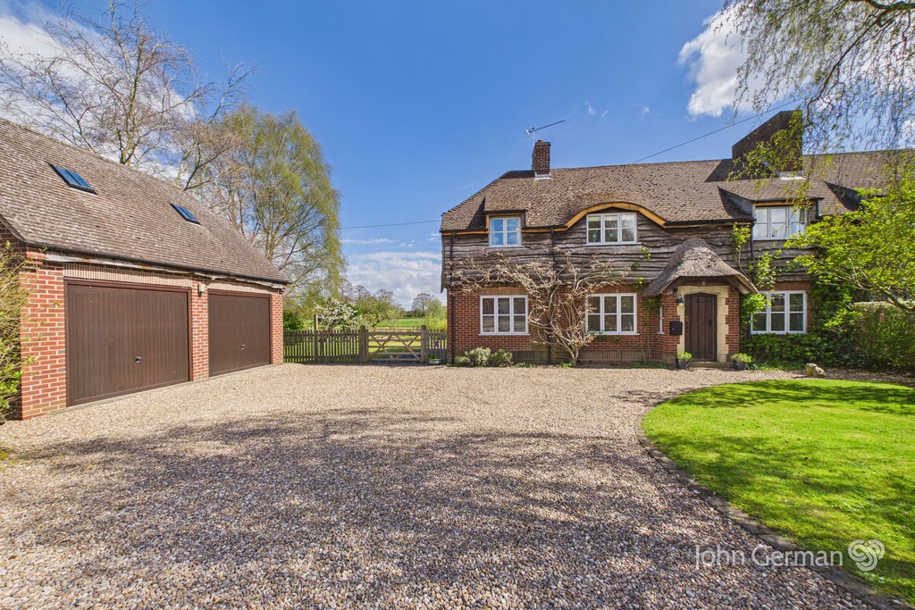 4 bedroom Cottage For Sale