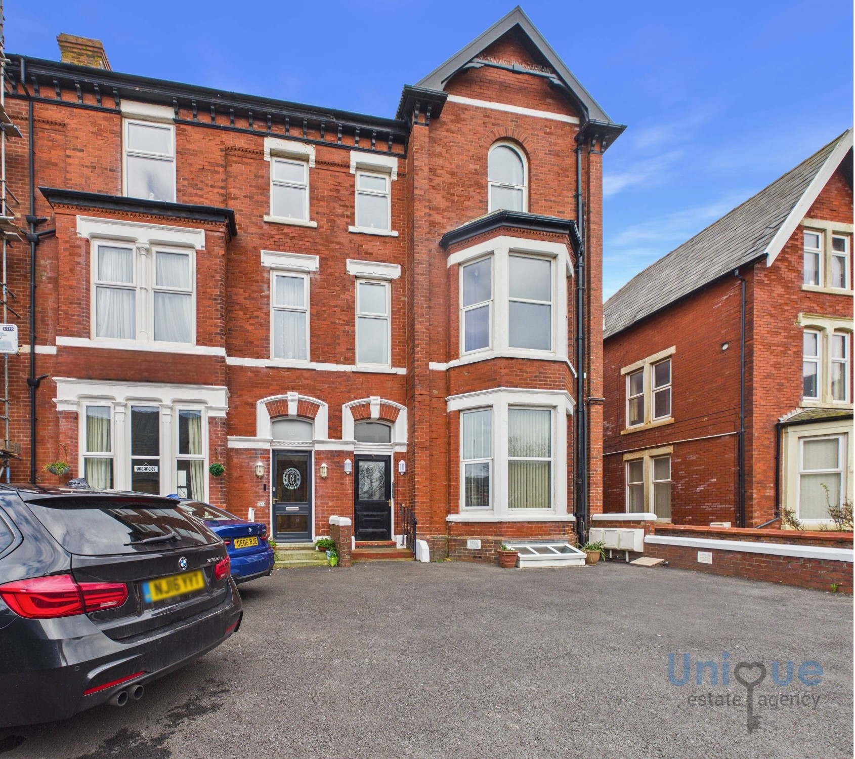 11 bedroom Flat For Sale
