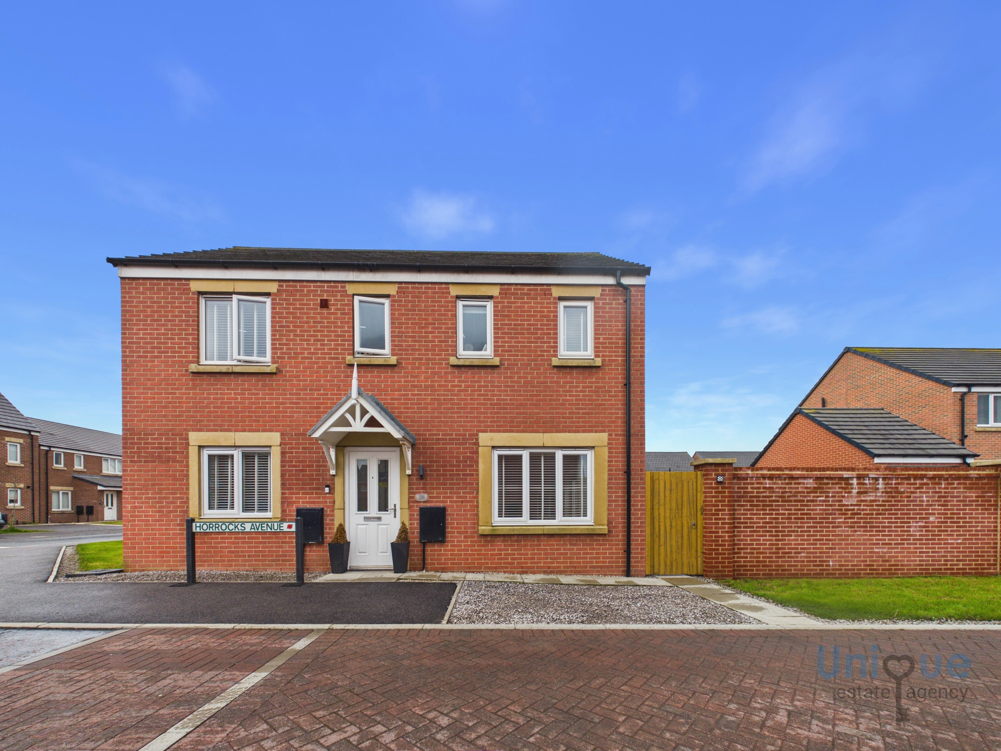 3 bedroom Link detached house Under Offer