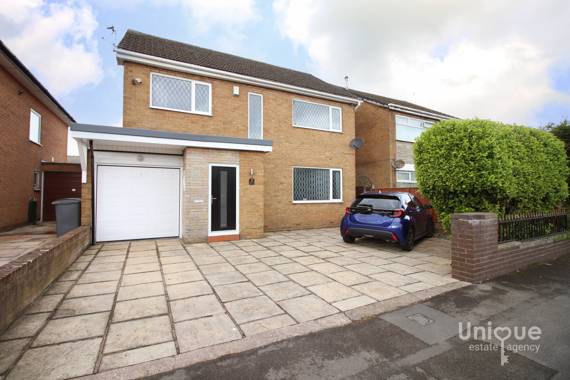 3 bedroom Detached house For Sale