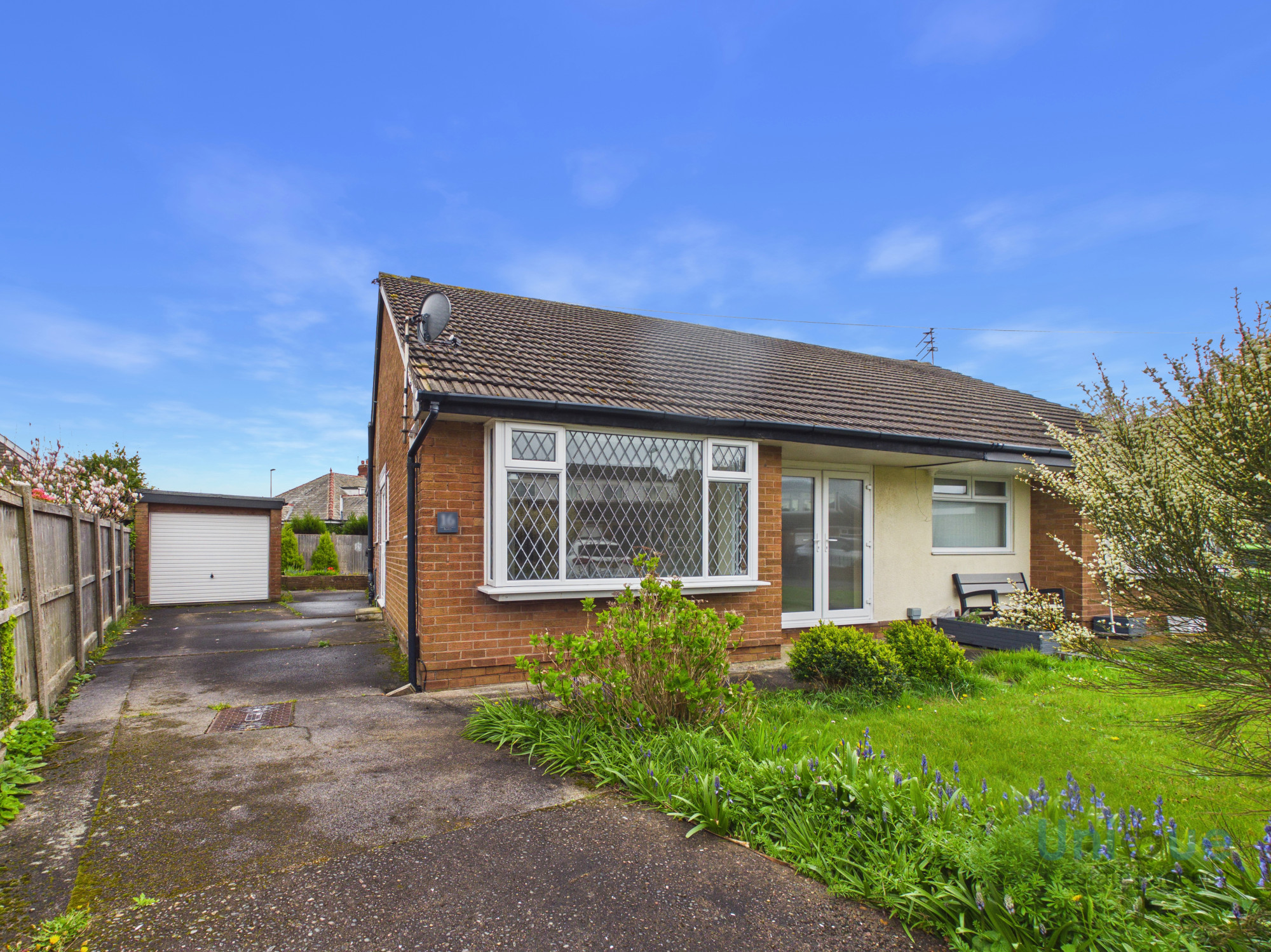 2 bedroom Semi-detached house For Sale